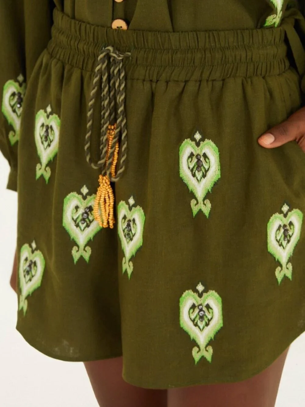 Green Heart Tapestry Embroidered Shorts - Picture 2 of 3